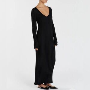 DISSH Elegant Black Maxi Dress